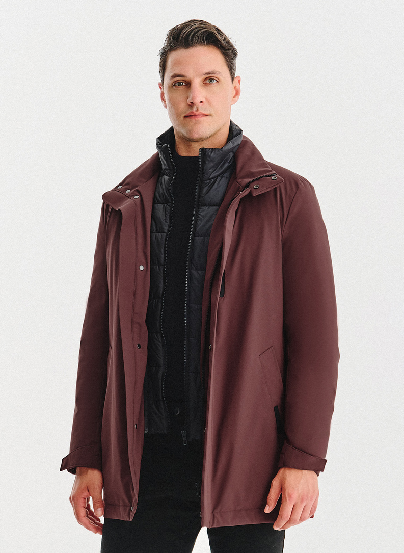 Tamsiai raudona pūkinė striukė