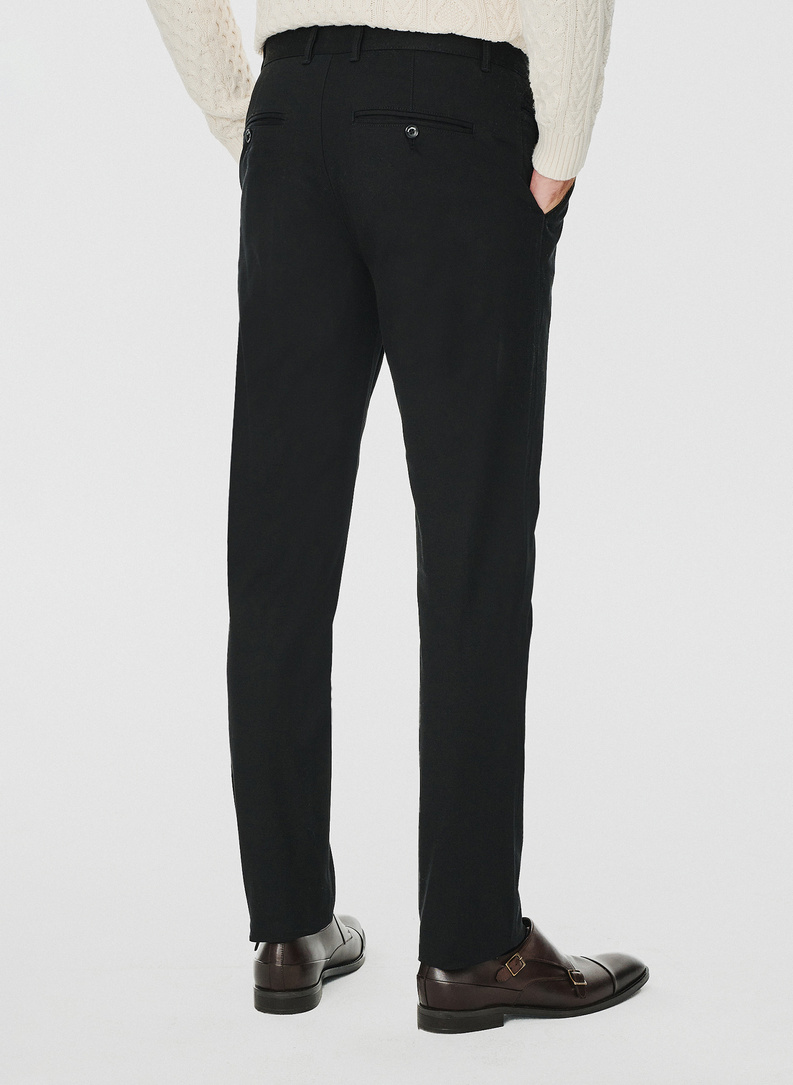 Juodos spalvos vyriškos kelnės be raštų