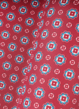 Rožinė raštuota kišeninė nosinaitė