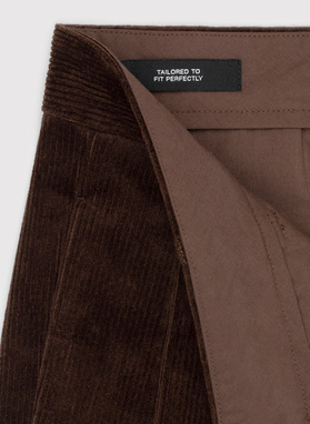 Rudos kelnės su klostėmis