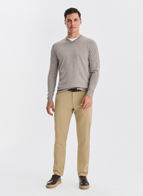 Smėlinės spalvos vilnonis megztinis