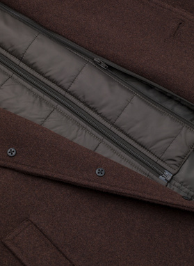 Rudas vyriškas lietpaltis su nusegama apykakle