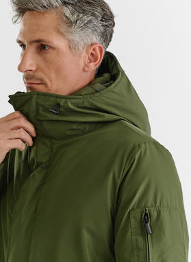 Žieminė žalios spalvos striukė su gobtuvu