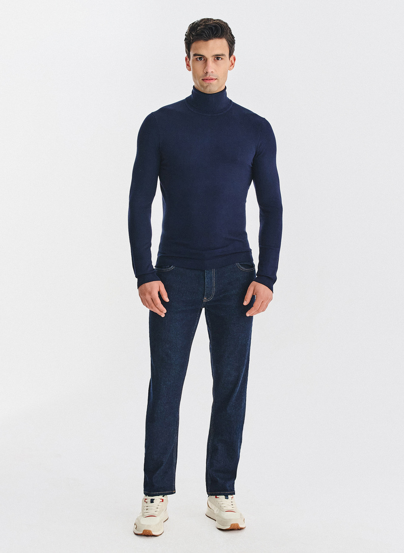 Tamsiai mėlynos spalvos vyriškas golfas