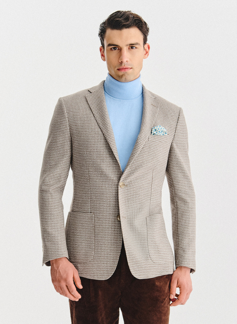 Šviesiai rudas švarkas smulkiais langeliais