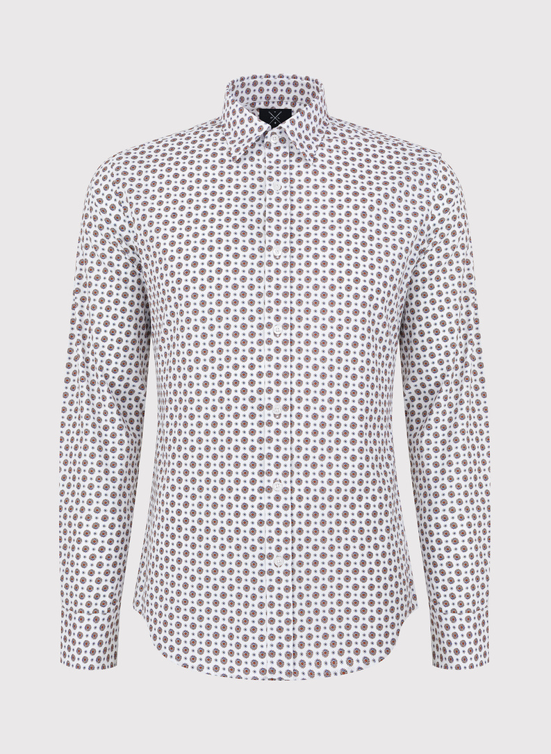 Balti marškiniai raiškiu raštu