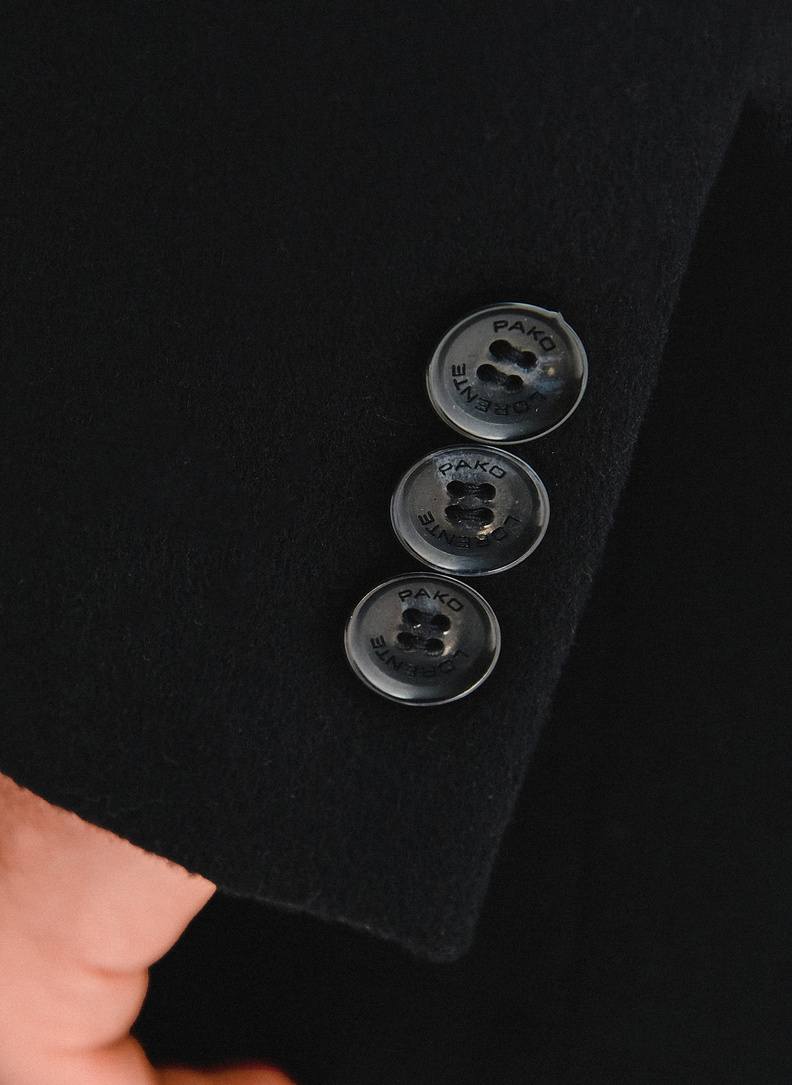 Juodas vyriškas lietpaltis su vilna