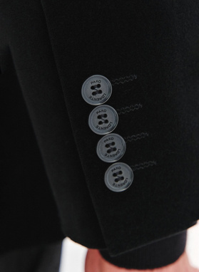 Juodas dvieilis vyriškas švarkas