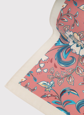 Rožinė kišeninė nosinaitė gėlių raštu