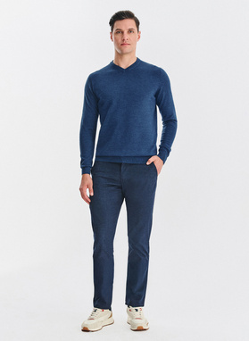 Tamsiai mėlynos spalvos vilnonis megztinis