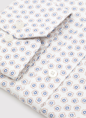 Laužytos baltos spalvos raštuoti marškiniai