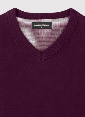 Violetinis medvilninis megztinis su V apykakle