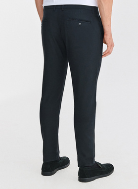 Tamsiai mėlynos vyriškos kelnės