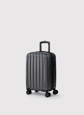 Mažas tamsiai pilkas lagaminas su grioveliais