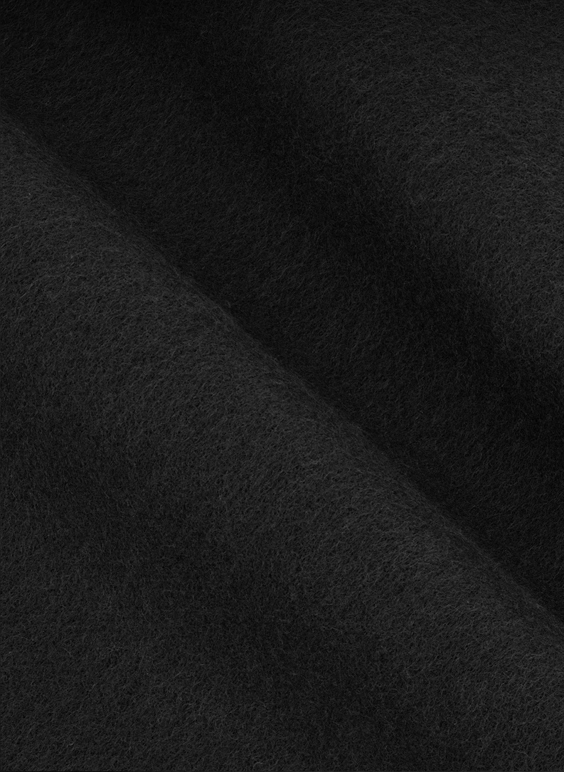 Juodas vilnonis šalikas