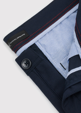 Tamsiai mėlynos vyriškos kelnės be raštų