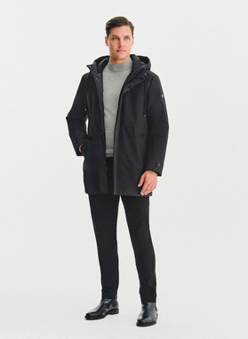 Juodos spalvos pūkinė vyriška striukė