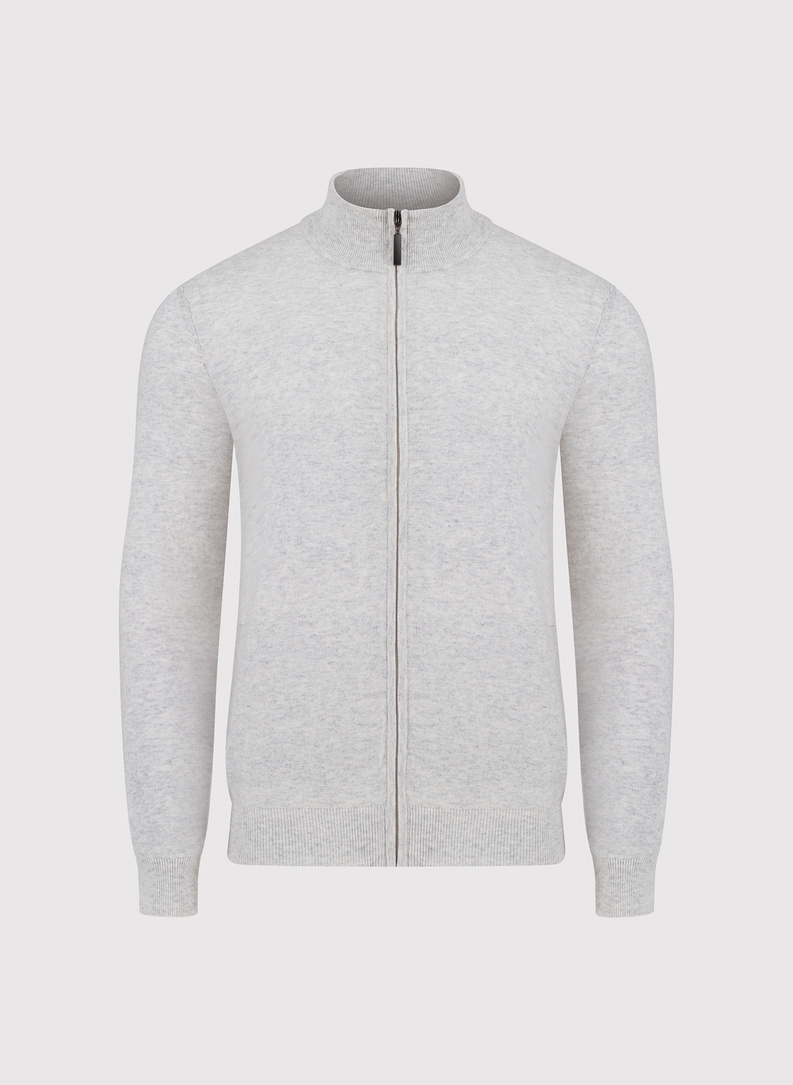 Šviesiai pilkas sagstomas megztinis su kišenėmis