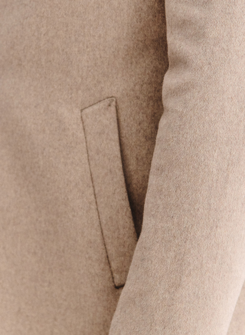 Smėlinis vyriškas lietpaltis su vilna