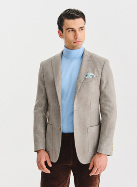 Šviesiai rudas švarkas smulkiais langeliais