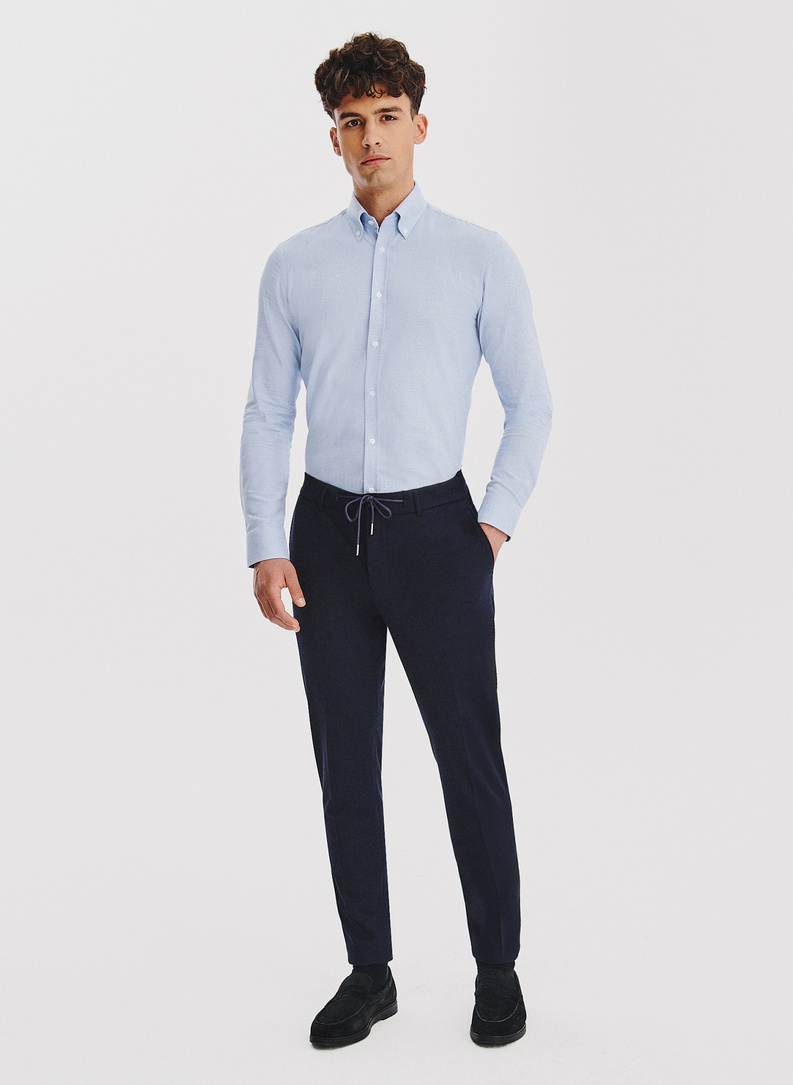 Juodi marškiniai skalikų dantų raštu