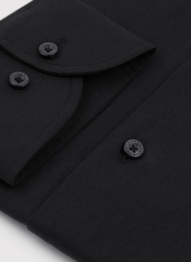 Juodi vyriški marškiniai