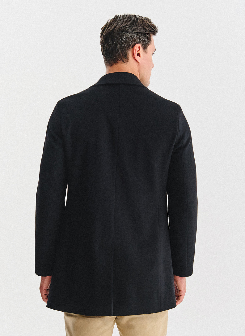 Juodas lietpaltis su vilna