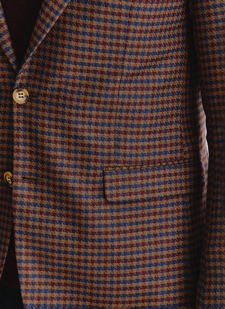 Rudas švarkas smulkiais langeliais