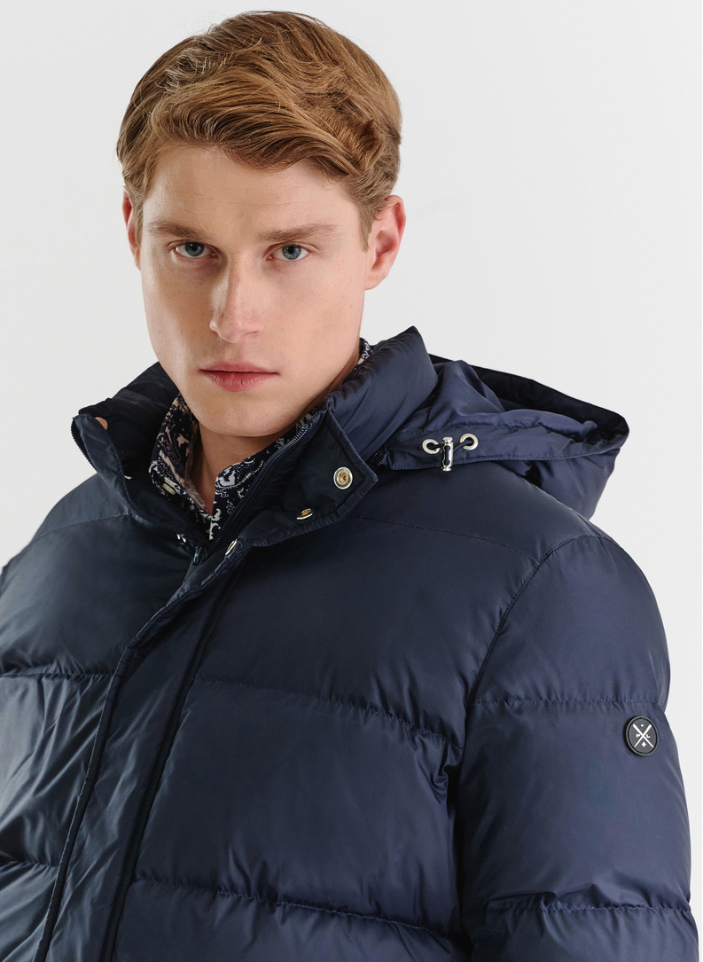 Tamsiai mėlyna ilga dygsniuota striukė