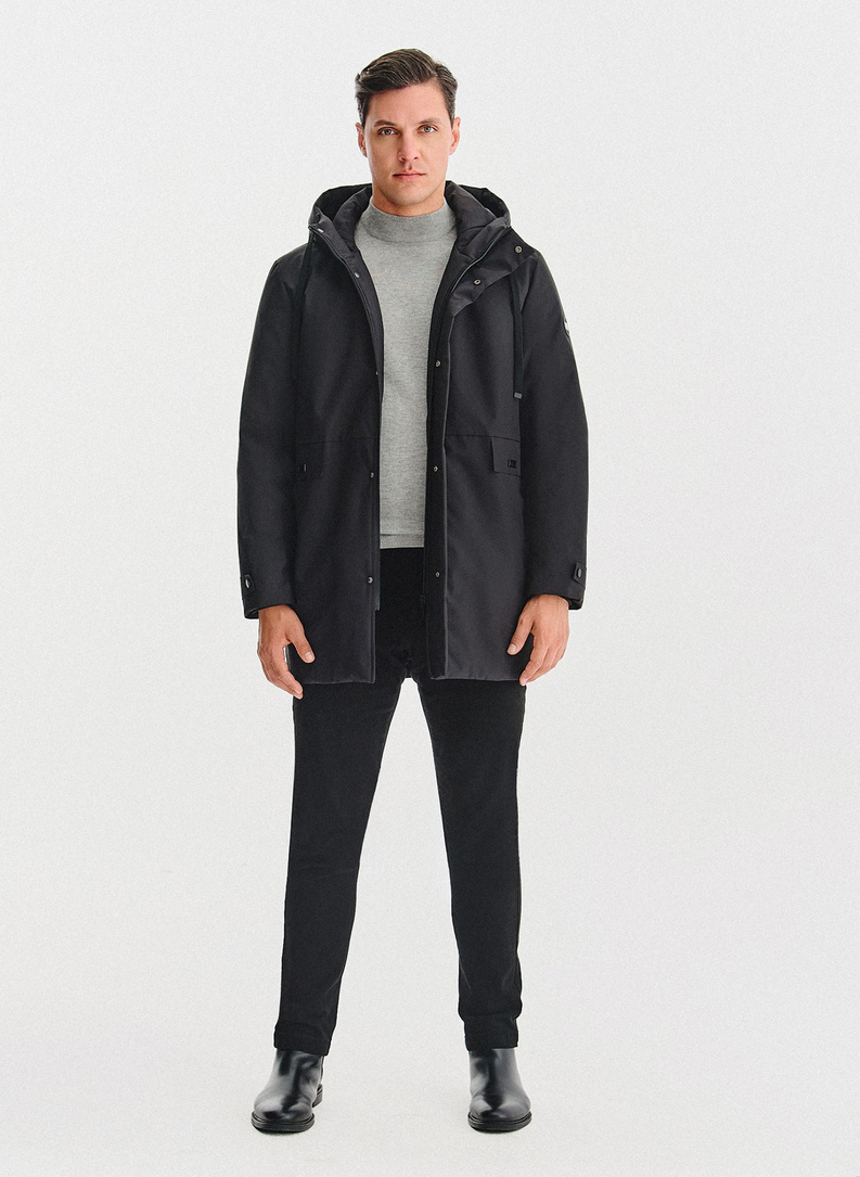 Juodos spalvos pūkinė vyriška striukė