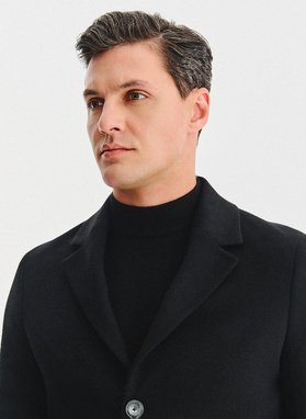 Juodas lietpaltis su vilna