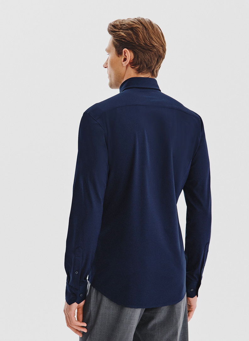 Tamsiai mėlyni marškiniai su medvilne