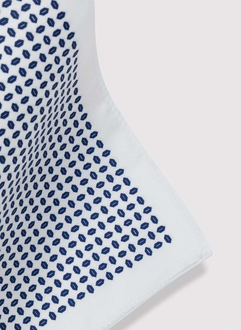 Balta raštuota kišeninė nosinaitė