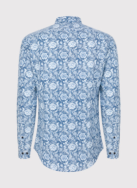 Marškiniai gėlių raštu tamsiai mėlyname fone