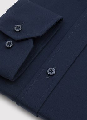 Tamsiai mėlyni marškiniai su medvilne