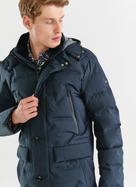 Tamsiai mėlyna dygsniuota striukė su gobtuvu