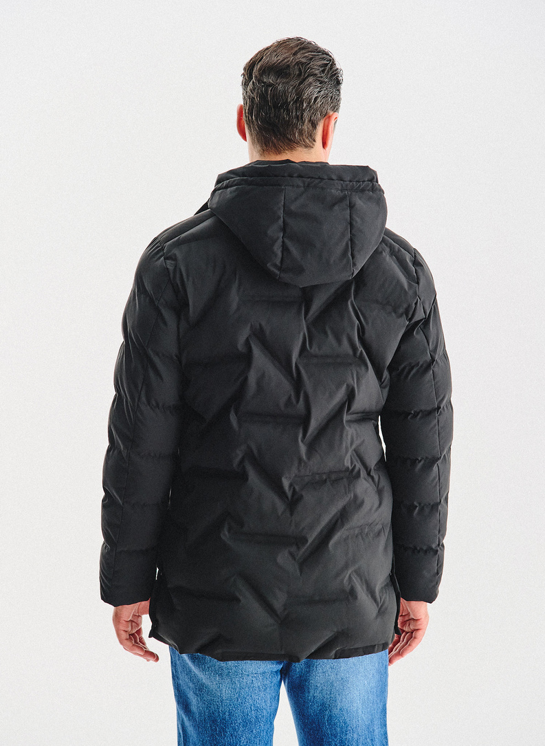 Juoda žieminė vyriška striukė