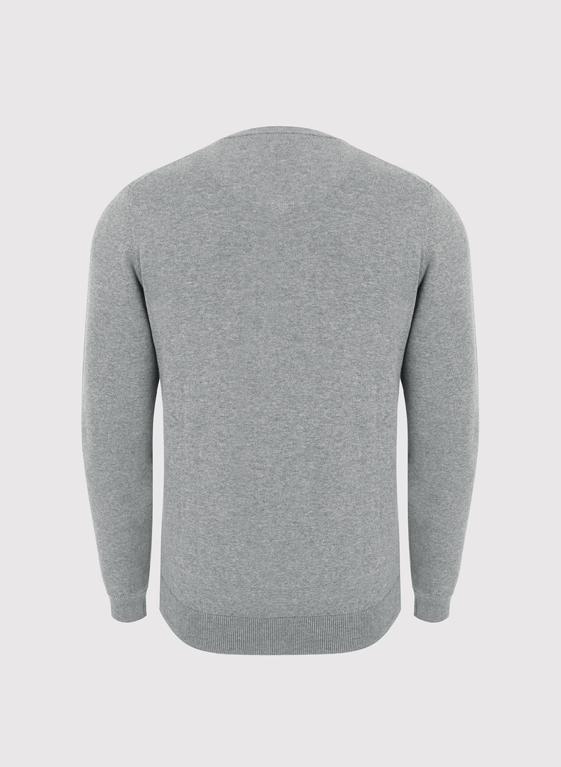 Šviesiai pilkas vyriškas megztinis V apykakle