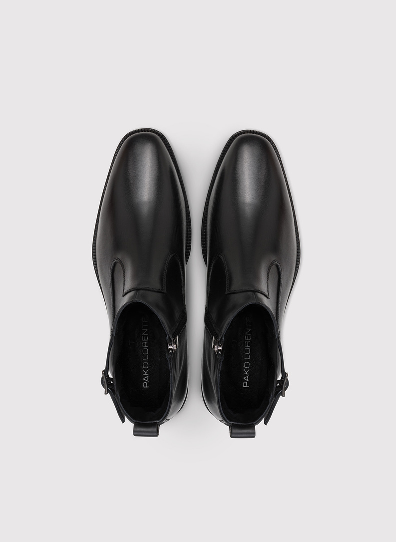 Juodi odiniai čelsiai