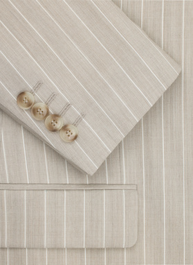  Smėlio spalvos dryžuotas kostiumas