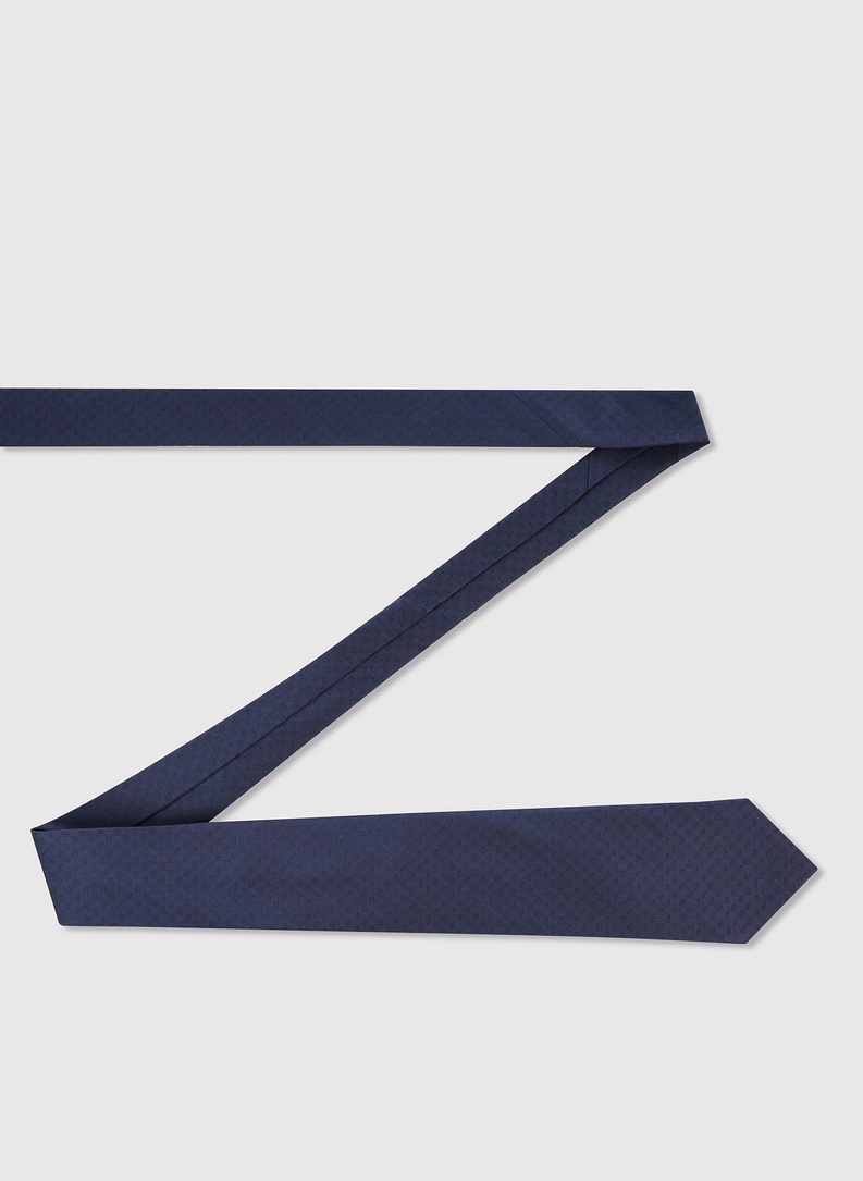 Šilkinis tamsiai mėlynas kaklaraištis su PL monograma