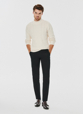 Juodos spalvos vyriškos kelnės be raštų