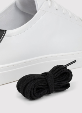 Balti vyriški odiniai sportbačiai su juodu įsiuvu