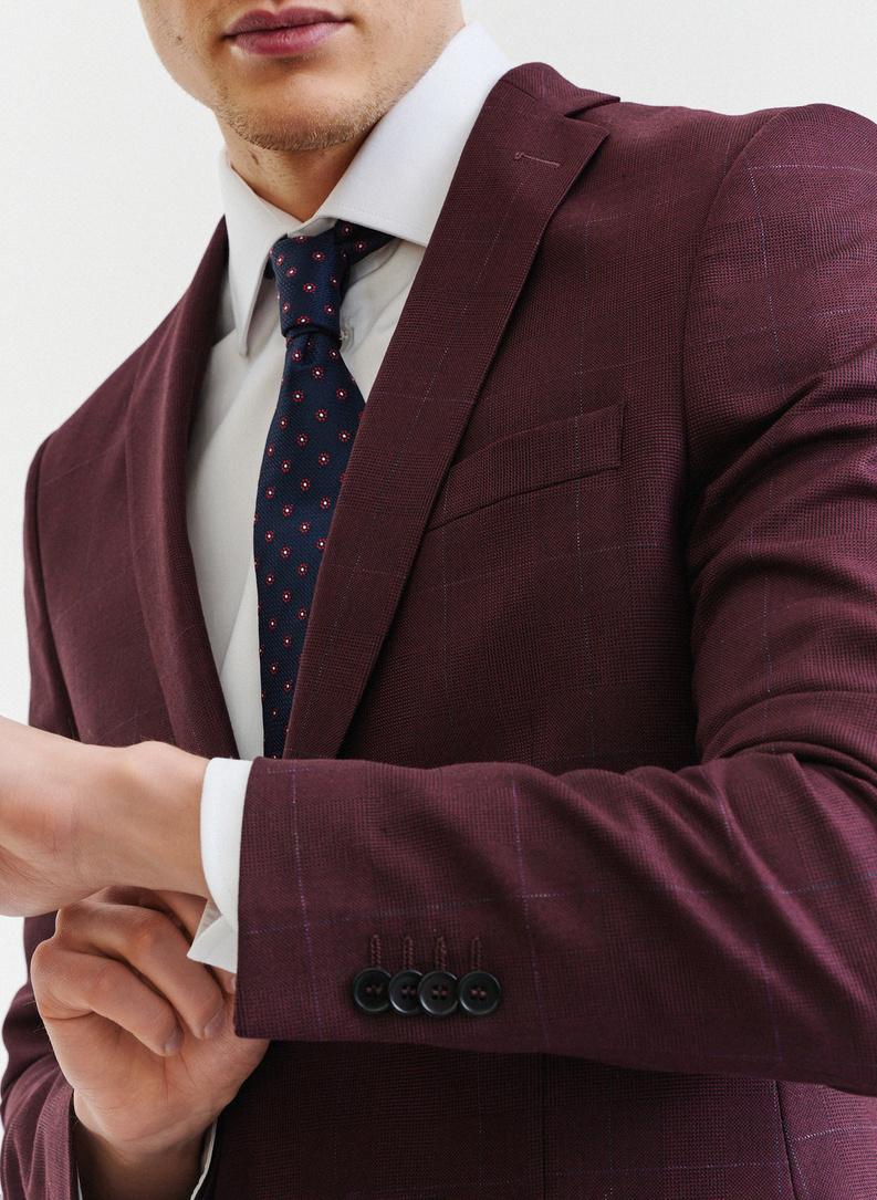 Vyšninis kostiuminis švarkas subtiliais langais