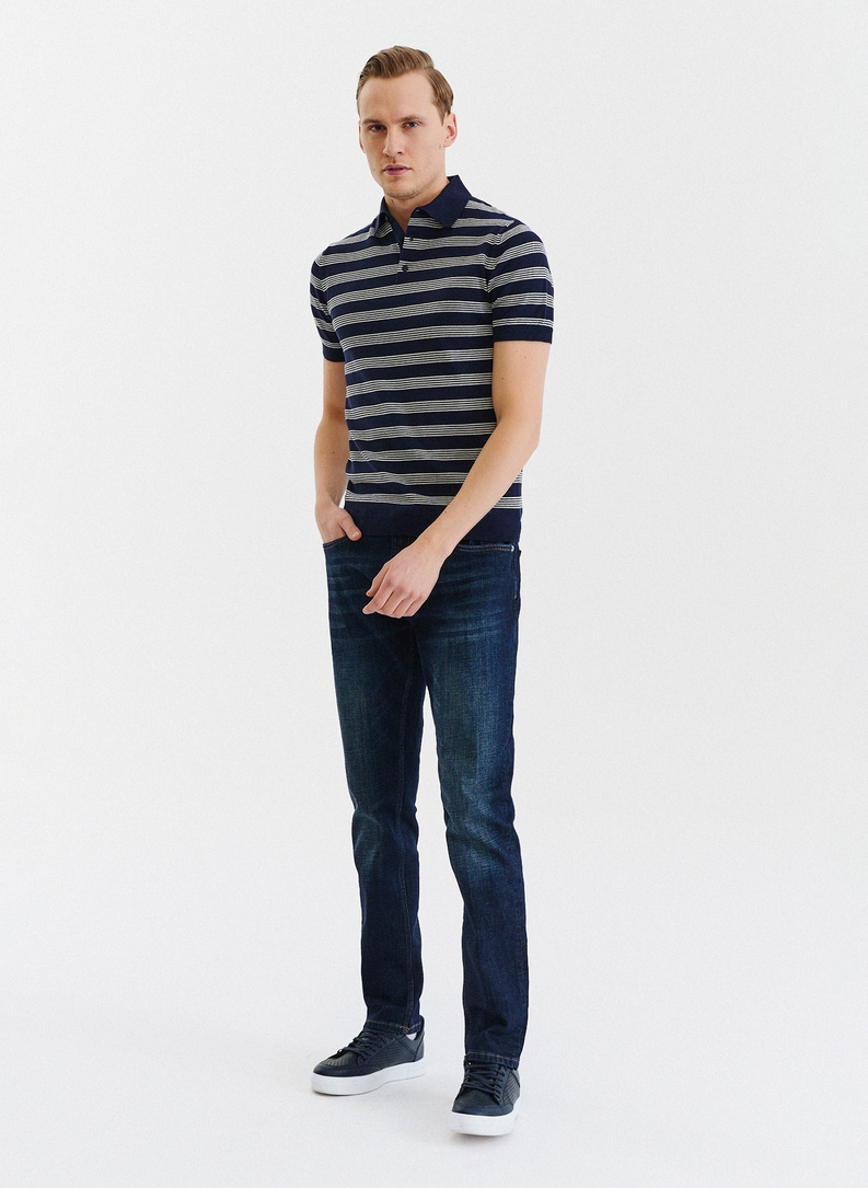 Tamsiai mėlyni dryžuoti polo marškinėliai