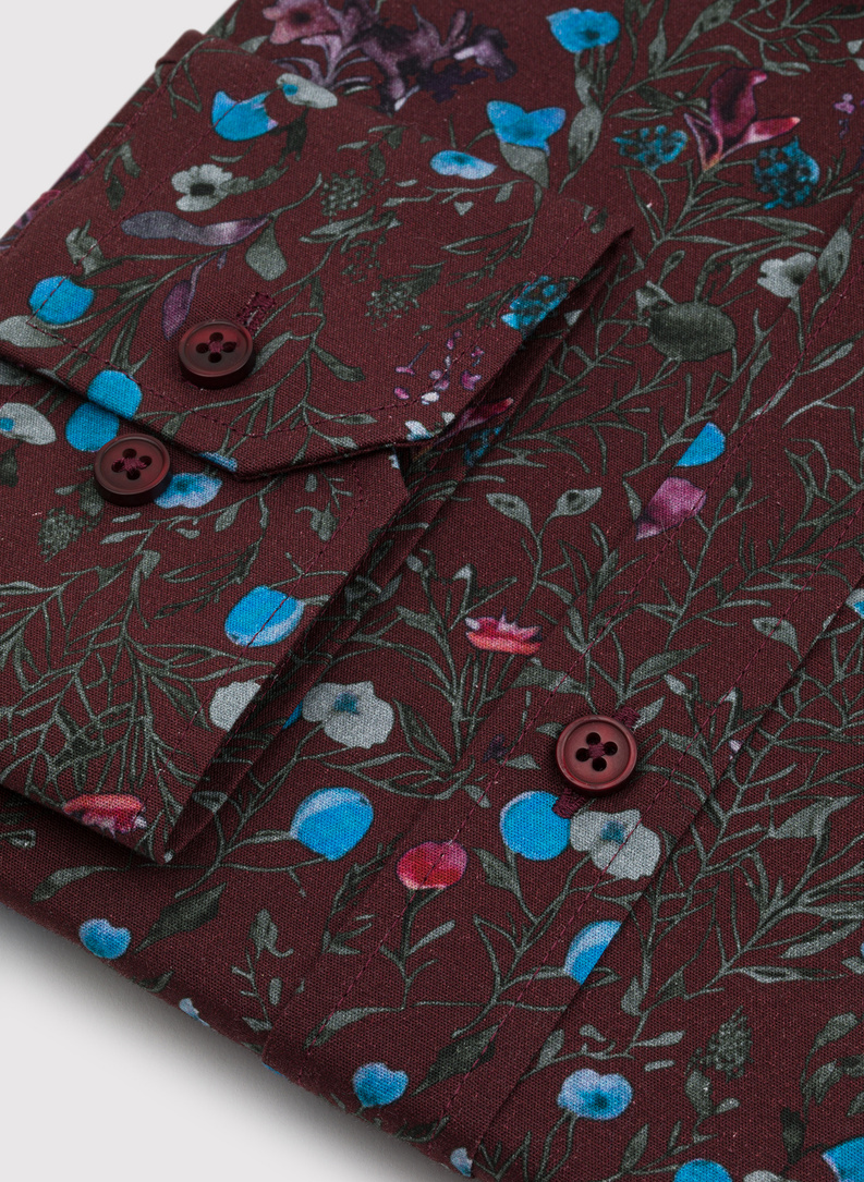 Tamsiai raudoni gėlėti marškiniai