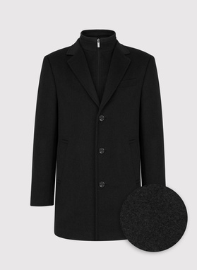 Juodas vyriškas lietpaltis su nusegama stačia apykakle