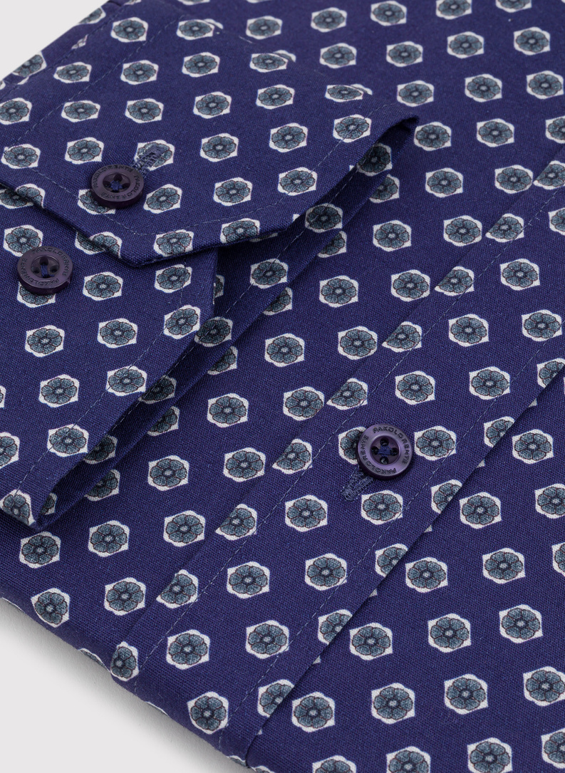 Tamsiai mėlyni vyriški marškiniai gėlytėmis