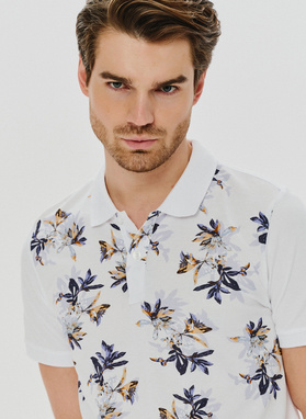 Balti gėlėti polo marškinėliai