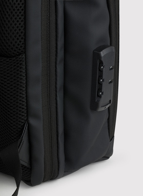 Juoda vyriška kuprinė su kodu